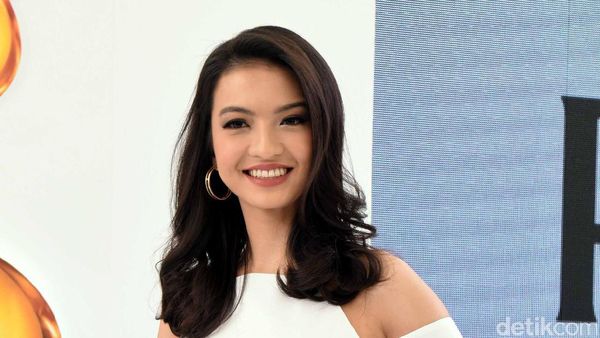 Pasang Ekspresi Muka Aneh, Raline Shah Tetap Cantik