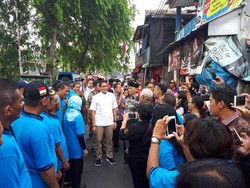 Sandiaga Bersama Bidadari Indonesia Resmikan MCK di Johar Baru