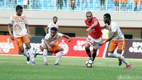Skor akhir dari laga sengit ini adalah 1-0 untuk kemenangan tuan rumah Persija Jakarta. 
