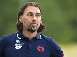 Wolfsburg Ganti Pelatih