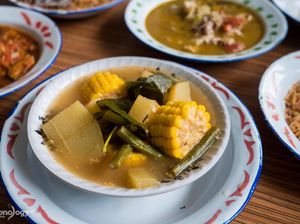 Hangat dan Gurih! Ini Dia Sayur Asem Komplet yang Enak Buat Makan Siang