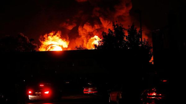 Begini Ganasnya Kobaran Api di Dekat Tottenham Hotspur