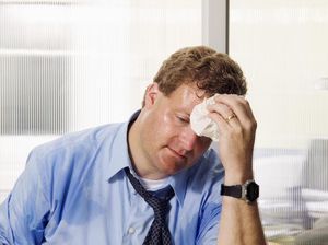 Selain Cuaca Panas, Ini Kemungkinan Penyebab Kamu Selalu Berkeringat