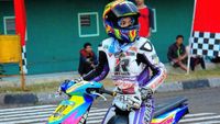 Foto: Kintan Mary, Hijabers Imut yang Populer Karena Jadi Pembalap Motor