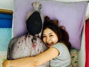 Heboh Pocong hingga Biawak Jadi Guling, Berani Meluk?