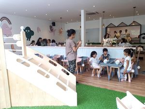 Asyik! Di 5 Tempat Ini Si Kecil Bisa Makan Sambil Bermain Asyik! Di 5 Tempat Ini Si Kecil Bisa Makan Sambil Bermain