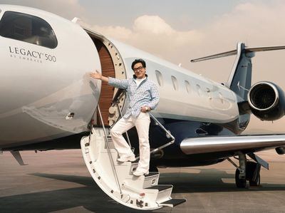 Foto Mewahnya Jet Pribadi Jackie Chan