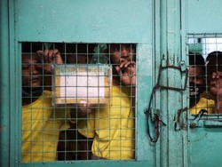 Banyak Tahanan Kelaparan Akibat Pemberantasan Narkoba di Filipina