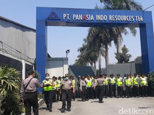 Karyawan Demo, Gerbang PanAsia Indo Resources Dijaga Ketat