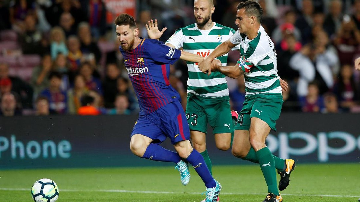 Lionel Messi mencetak empat gol ke gawang Eibar (Albert Gea/Reuters)