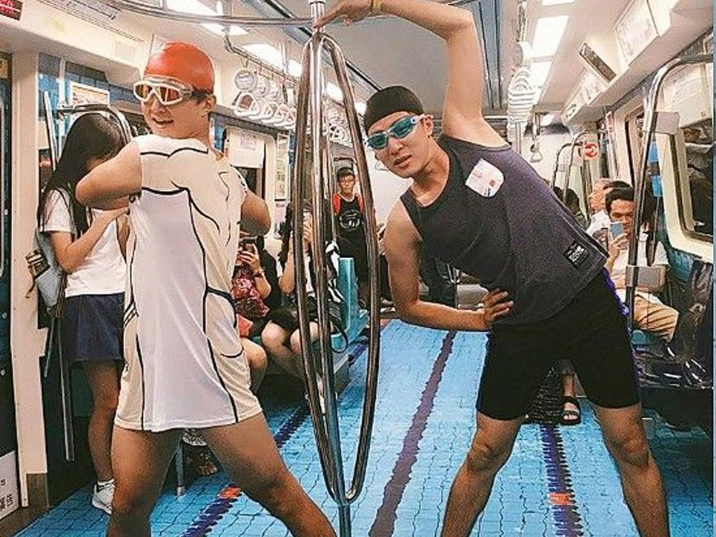 Foto: Kereta yang Punya Kolam Renang Foto: Kereta yang Punya Kolam Renang