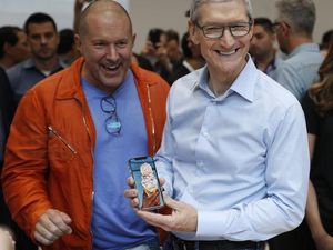 Tips dari Tim Cook: Puasa Ngopi Bisa Beli iPhone X