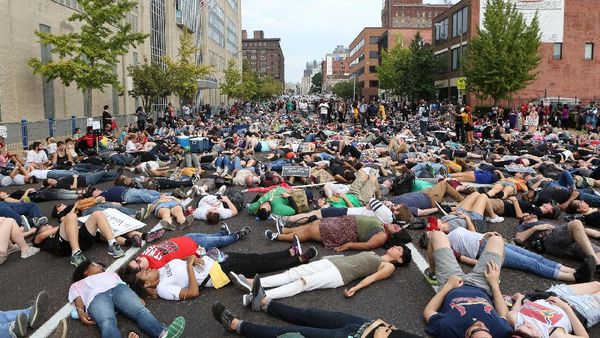 Mereka Mendadak Terkapar di Jalanan Missouri