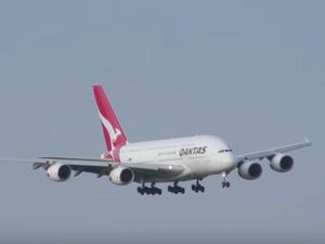 Terekam! Pesawat Terombang-ambing Kena Angin Kencang Saat Mendarat