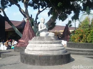 Ada Stupa Buddha di Bandara Adisutjipto Yogyakarta