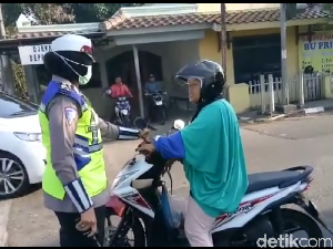 Kenapa yang Salah Nyalakan Sein Kebanyakan Emak-emak?