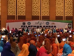 Video Saat Jokowi dan Iriana Joget Maumere Bersama Guru PAUD