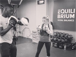 Punya Suara Memukau, Ellie Goulding Ternyata Hobi Boxing
