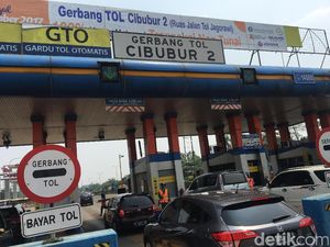 Curhat Pengemudi Truk dan Sedan: Sulit Jangkau Mesin Tempel e-Money Curhat Pengemudi Truk dan Sedan: Sulit Jangkau Mesin Tempel e-Money