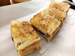 Icip-icip Roti Bakar Aneka Rasa yang Murah Meriah