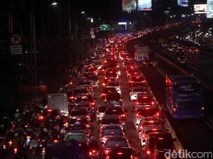Malam Tahun Baru Islam, Tol Jagorawi Arah Bogor Macet 5 Km