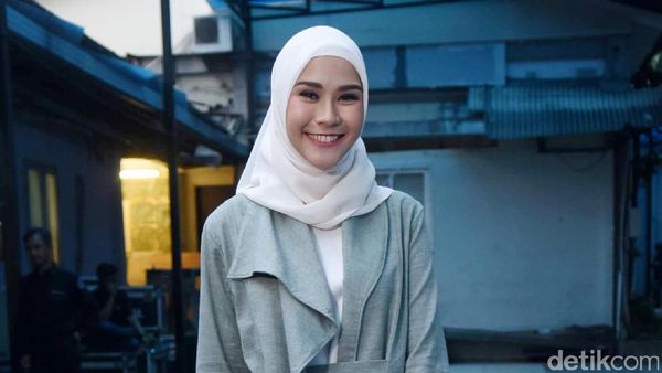 Zaskia Adya Mecca Ceria Banget