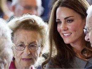 Suami-Istri Meninggal Usai Merayakan 75 Tahun Perkawinan