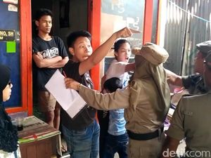Razia di Trotoar Matraman Ricuh, PKL Ancam Petugas Pakai Pisau Razia di Trotoar Matraman Ricuh, PKL Ancam Petugas Pakai Pisau