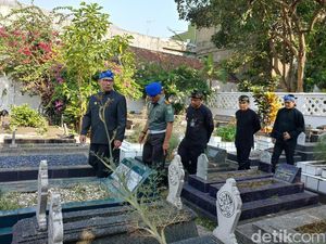 Ridwan Kamil Ajak Warga Wisata Sejarah ke Makam Pendiri Bandung