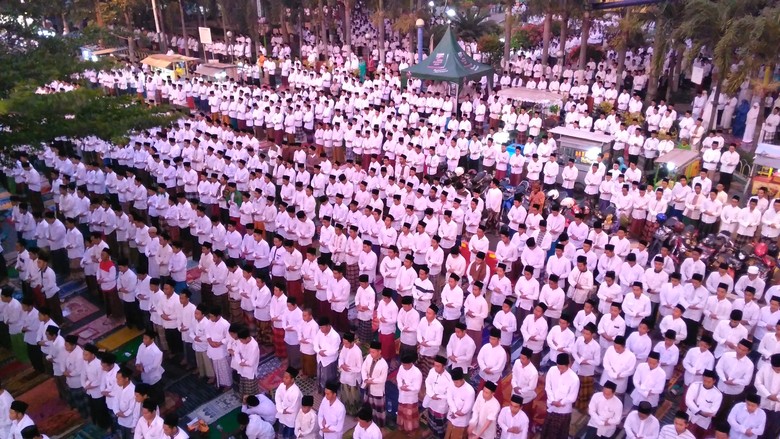 Ribuan Warga Kediri Gelar Doa Bersama Rayakan Tahun Baru Islam