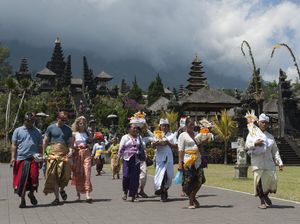 Pura Besakih Dipercantik, Megawati Pesan Jangan Sampai Sampah Berserakan Lagi