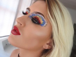 Rias Mata Terinspirasi Badai Irma, Blogger Ini Dikecam Netizen