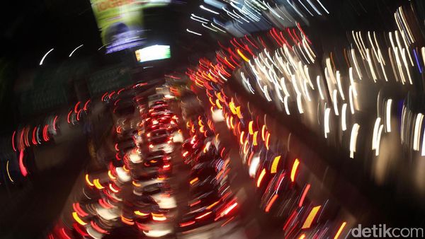 Foto: Mengular, Begini Kemacetan Tol Dalkot Jelang Libur Tahun Baru Islam