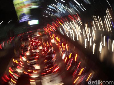 Foto: Mengular, Begini Kemacetan Tol Dalkot Jelang Libur Tahun Baru Islam