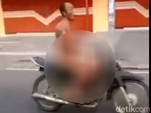 Pria di Blitar Ini Ngebut dengan Telanjang Bulat