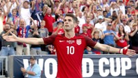 Christian Pulisic adalah anomali dalam daftar ini. Gelandang serang Borussia Dortmund berusia 18 tahun ini terdaftar sebagai warga negara Amerika Serikat. (Matthew Stockman/Getty Images)
