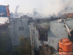 Rumah Terbakar di Gandok Bandung, 1 Orang Luka Tersetrum