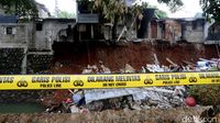 Akibat Hujan Semalam, 5 Rumah di Bintaro Terjebak Longsor