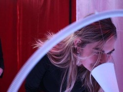 Melbourne Menggelar Pemeran Karya Seni dari Darah