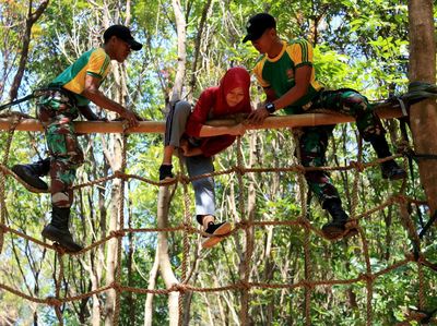 Melihat Keseruan Outbond Anak di Mayonif Raider 514 Kostrad