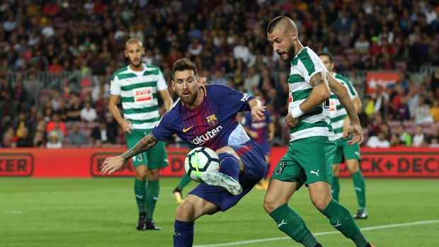 Strategi menjaga ketat Lionel Messi disebut Ernesto Valverde bukan solusi yang tepat. (
