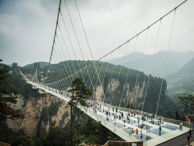 Foto: Jembatan Kaca Terpanjang & Tertinggi di Dunia