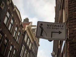 Perempuan Belanda Didenda dan Disuruh Kencing di Toilet Pria