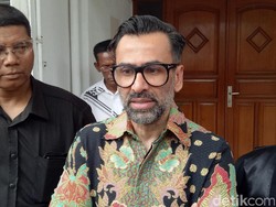 Ciuman Jadi Cara Jeremy dan Ina Thomas Kuatkan Axel Matthew