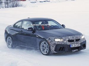 BMW M2 CSL Tembus 400 Tenaga Kuda
