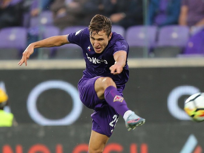 FLORENCE, ITALY - SEPTEMBER 16: Federico Chiesa of ACF Fiorentina in action during the Serie A match between ACF Fiorentina and Bologna FC at Stadio Artemio Franchi on September 16, 2017 in Florence, Italy.  (Photo by Gabriele Maltinti/Getty Images)