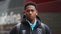 Berasal dari Inggris, Reece Oxford saat ini memperkuat Borussia Moenchengladbach. Dia baru berusia 18 tahun. (Ian MacNicol/Getty Images)