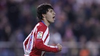 Sebelum direkrut Manchester City pada musim panas 2011, Sergio Aguero tidak kembali dari Argentina untuk menjalani pramusim bersama Atletico Madrid. Foto: Denis Doyle/Getty Images