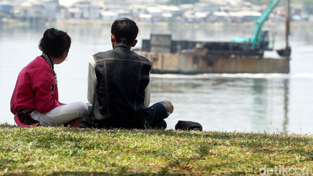 Duh, Taman Kota Waduk Pluit Kini Jadi Tempat Pacaran Duh, Taman Kota Waduk Pluit Kini Jadi Tempat Pacaran
