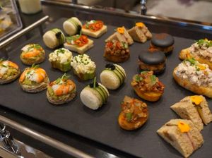 Afternoon Tea dengan Paduan Scone Pandan Hingga Kue Ku Macaron